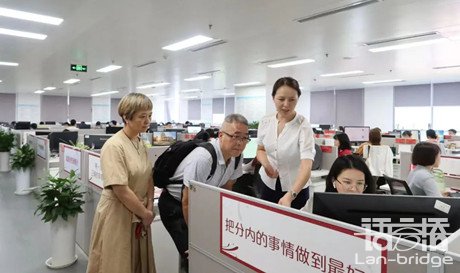 四川外國語大學(xué)祝朝偉副校長一行蒞臨語言橋集團(tuán)參觀座談